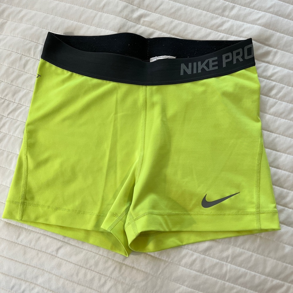 Nike Pros Shorts 3-inch Nike Pro Womens size M ( Medium ) athletic Nike shorts